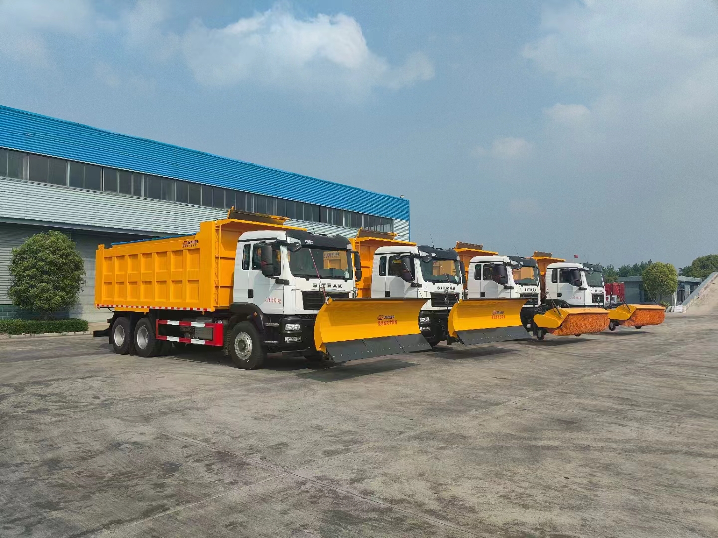 J9九游会除雪设备系列汕德卡除雪车批量订单发车